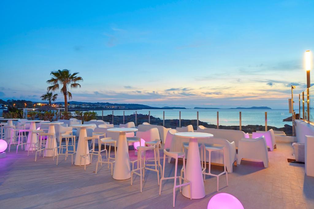 Aparthotel Nereida, Bahía de San Antonio – Precios ...