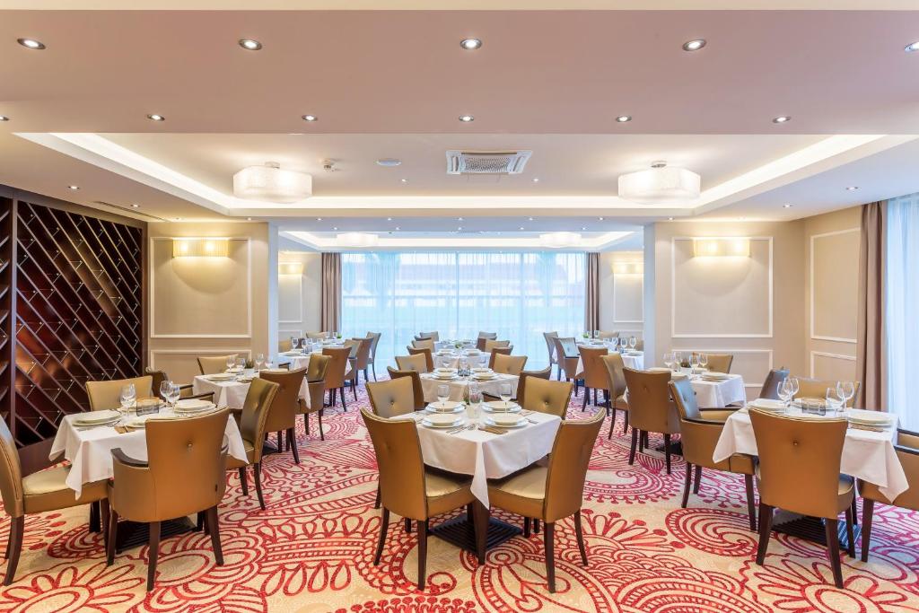 Restaurace v ubytování Outlet Hotel Polgár