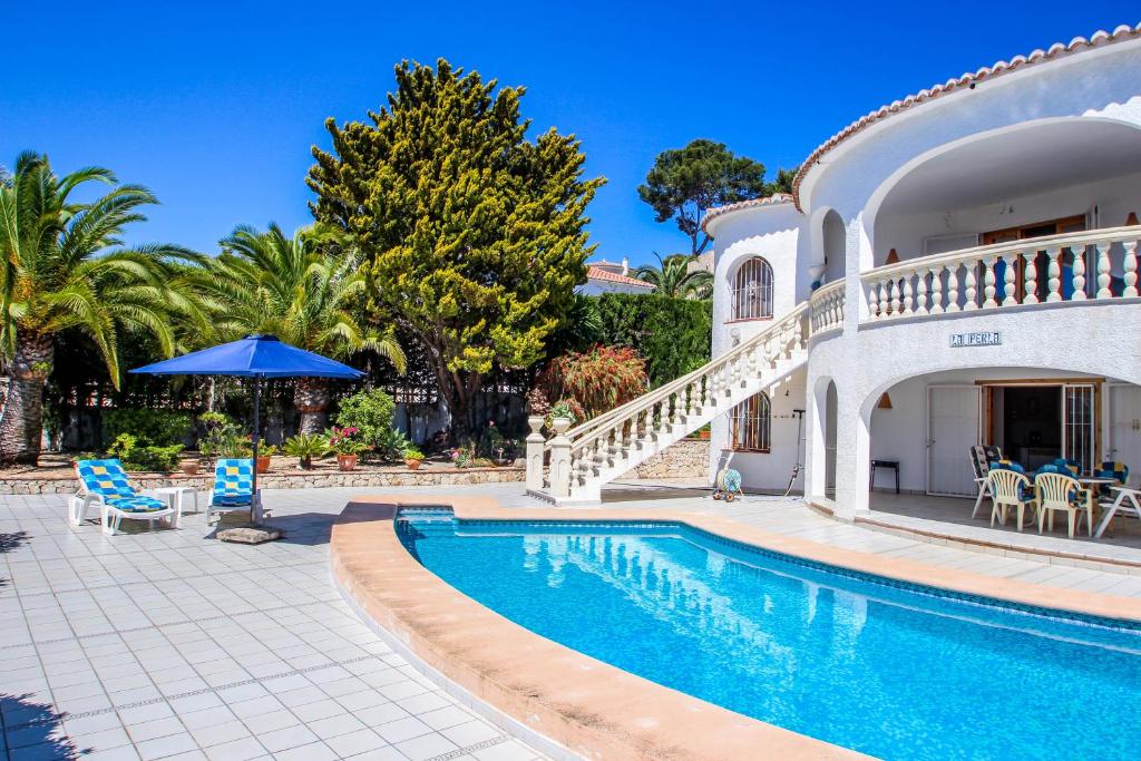 Bazén v ubytování La Perla - sea view villa with private pool in Moraira nebo v jeho okolí