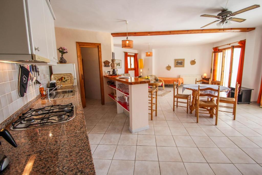Kuchyň nebo kuchyňský kout v ubytování La Perla - sea view villa with private pool in Moraira