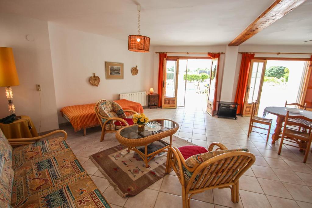 Posezení v ubytování La Perla - sea view villa with private pool in Moraira