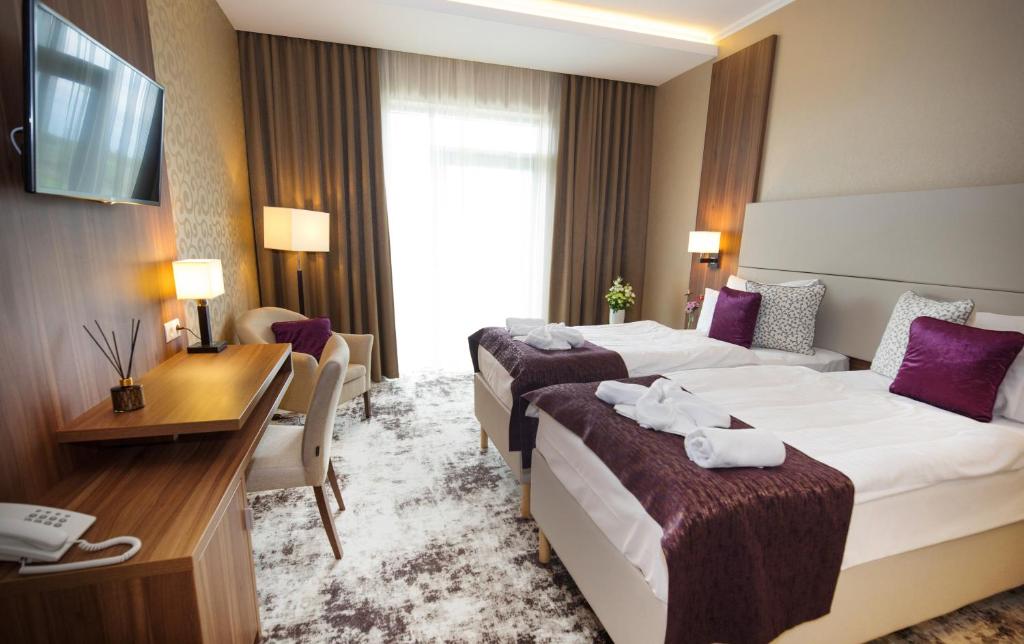 Postel nebo postele na pokoji v ubytování Outlet Hotel Polgár