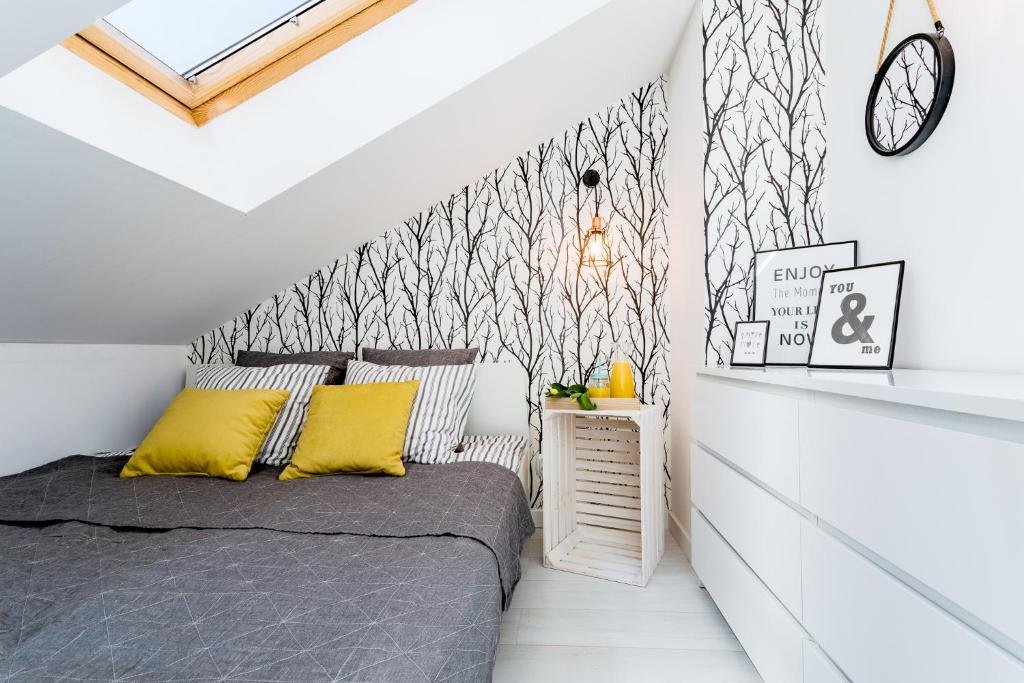 Posteľ alebo postele v izbe v ubytovaní Apartament 43 z widokiem na jezioro - Giżycko
