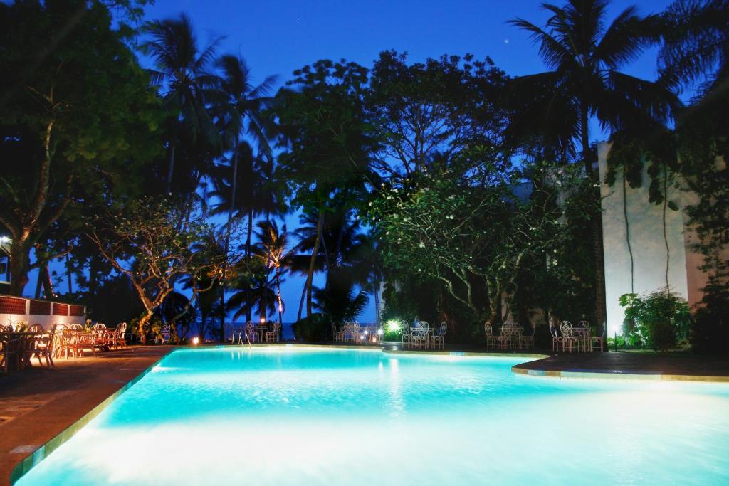 Bazén v ubytování Plaza Beach Hotel nebo v jeho okolí