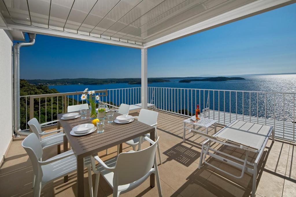 Zlatni Zalaz,Apartments,Supetarska Draga - Appartement De Deux Chambres