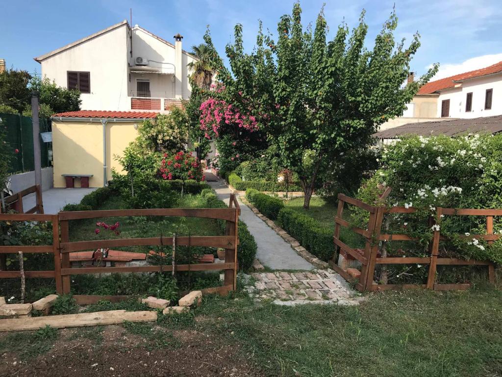 Vonkajšia záhrada v ubytovaní Apartment Simeone