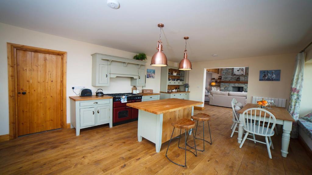 Kuchyň nebo kuchyňský kout v ubytování BaySide Cottage Connemara