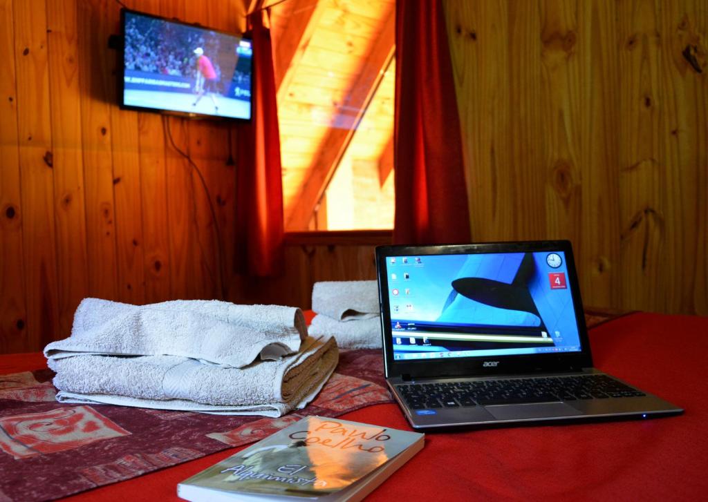 TV a/nebo společenská místnost v ubytování Carpe Diem Cabañas & Suites