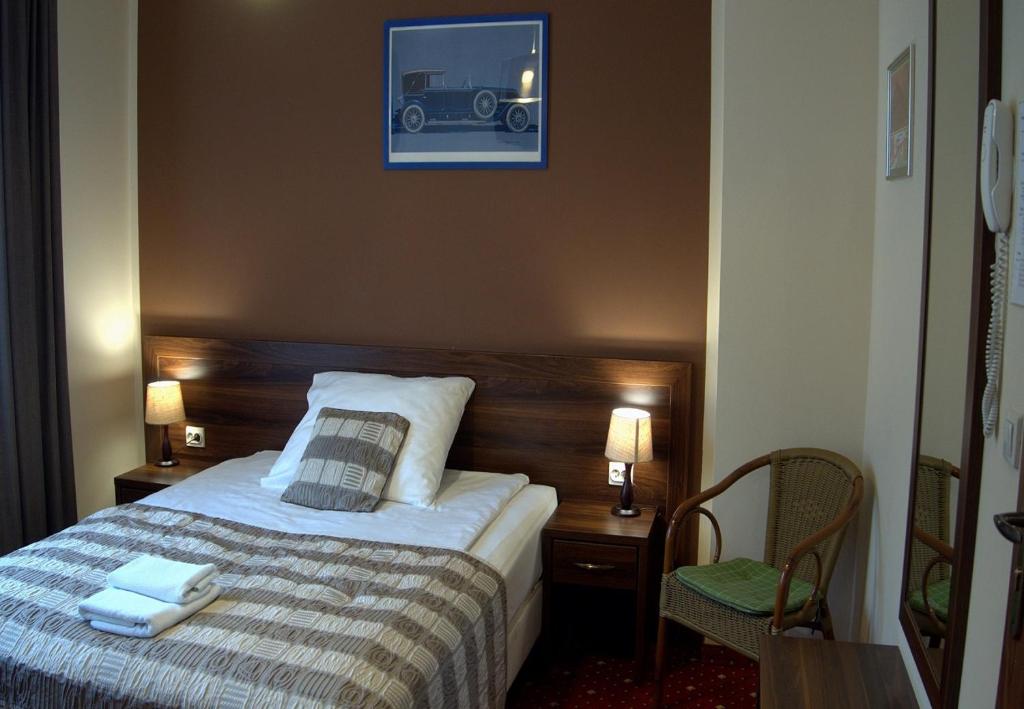 Łóżko lub łóżka w pokoju w obiekcie Hotel Kochanów