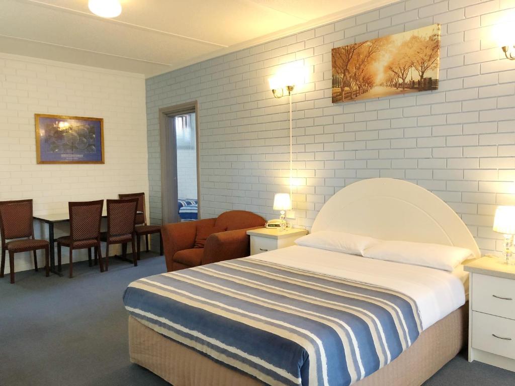 Voodi või voodid majutusasutuse Statesman Motor Inn toas