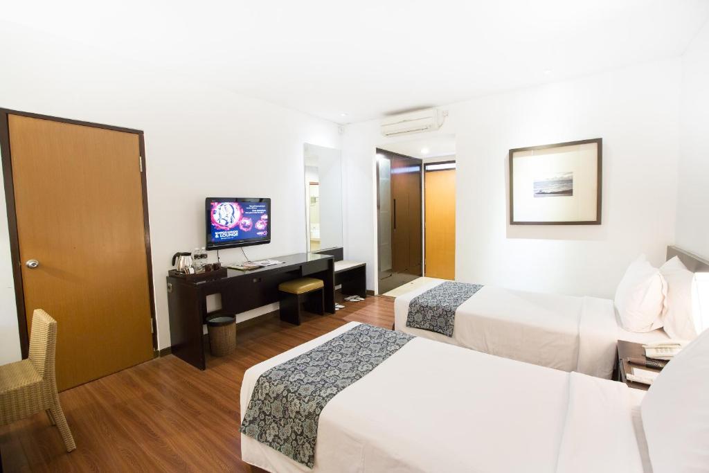 Postel nebo postele na pokoji v ubytování Gumilang Regency Hotel