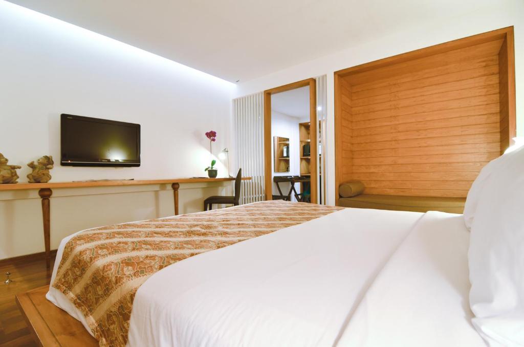 Postel nebo postele na pokoji v ubytování Gumilang Regency Hotel