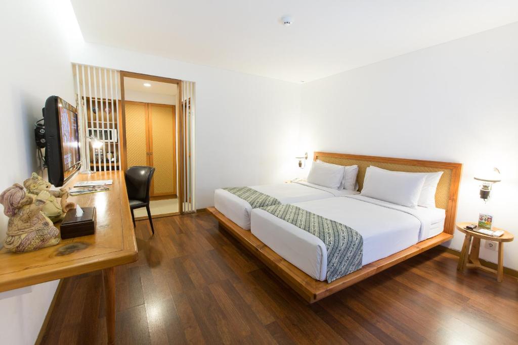 Postel nebo postele na pokoji v ubytování Gumilang Regency Hotel