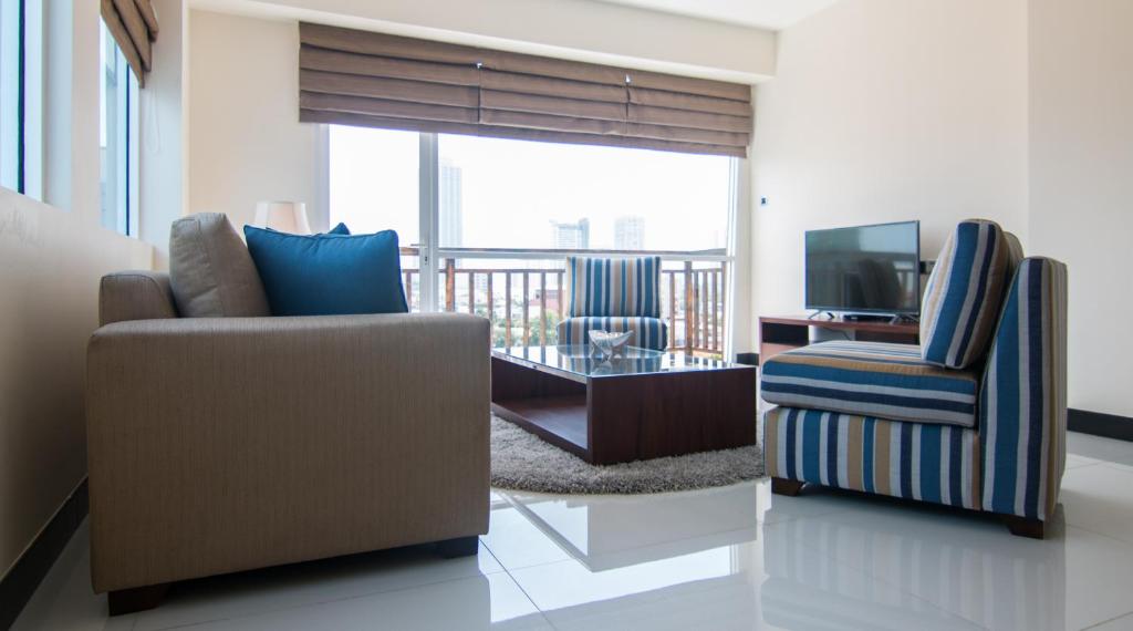 Rococo Residence - Three-Bedroom Apartment