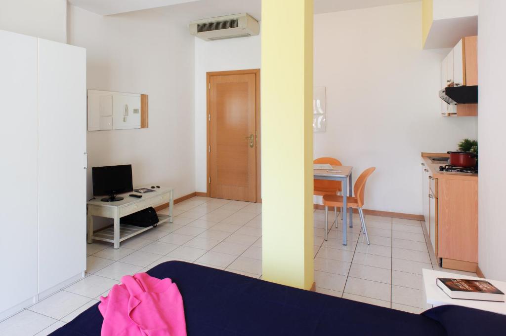 A television and/or entertainment centre at Welcome Residence per famiglie