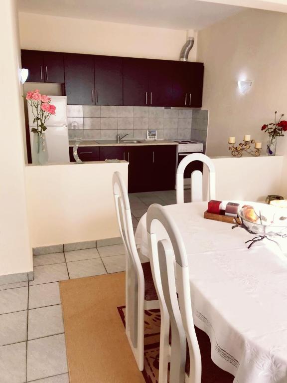 Kuchyň nebo kuchyňský kout v ubytování Anastasia’s Home