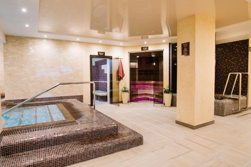 Bazén v ubytování Lisova Pisnia Resort Hotel nebo v jeho okolí