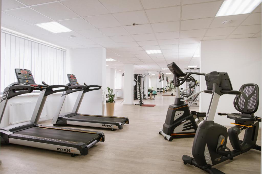 Fitness centrum a/nebo fitness zařízení v ubytování Lisova Pisnia Resort Hotel