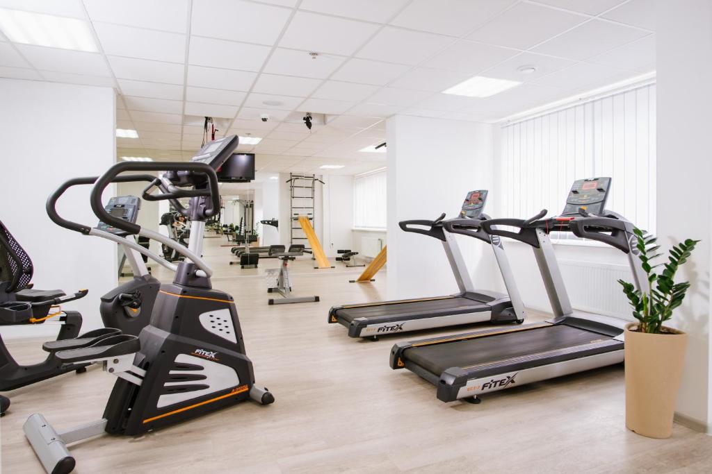Fitness centrum a/nebo fitness zařízení v ubytování Lisova Pisnia Resort Hotel