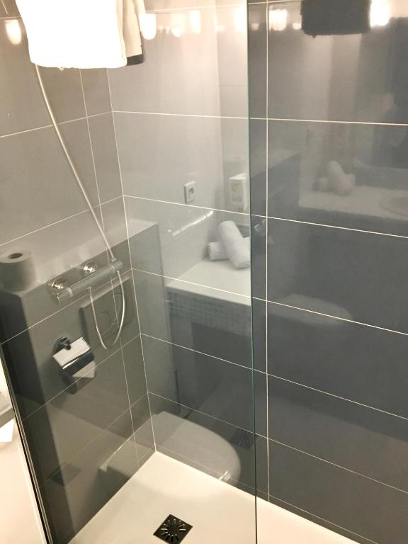 Koupelna v ubytování Amerique Hotel Palavas - Piscine - Plage