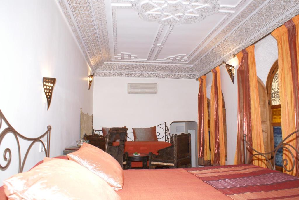 Postel nebo postele na pokoji v ubytování Riad Attarine