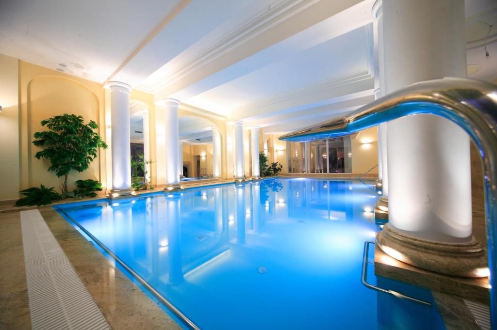 Bazén v ubytování Hotel Polaris nebo v jeho okolí