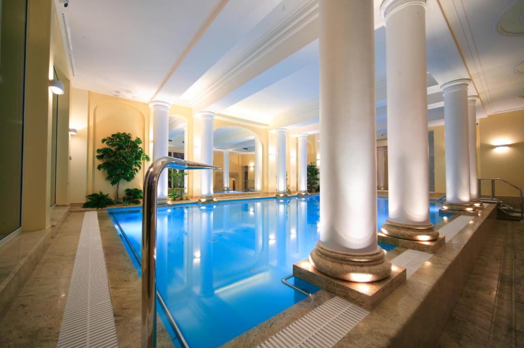 Bazén v ubytování Hotel Polaris nebo v jeho okolí