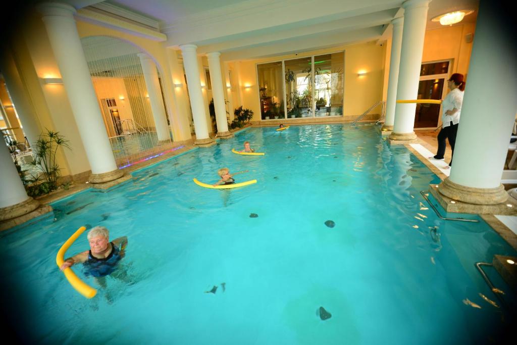 Bazén v ubytování Hotel Polaris nebo v jeho okolí