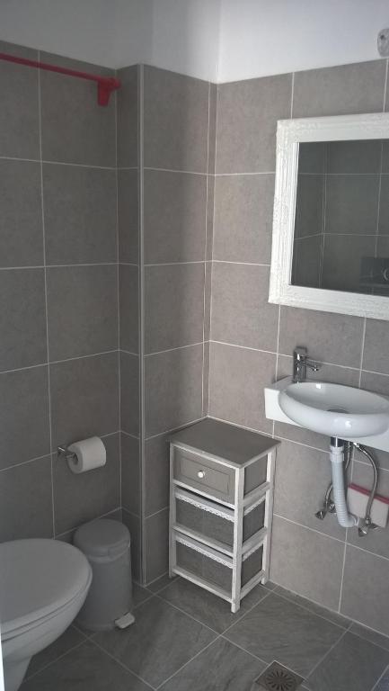 ALMA THERA Boutique Rooms - Perissa Santorini - 5