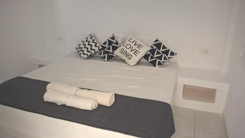 ALMA THERA Boutique Rooms - Perissa Santorini - 19