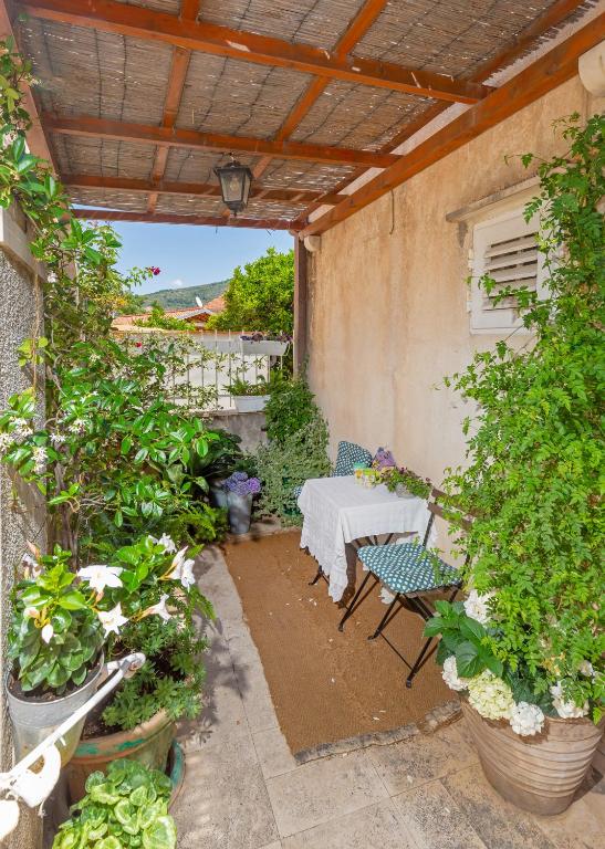 Vonkajšia záhrada v ubytovaní Apartment and Rooms Lapad