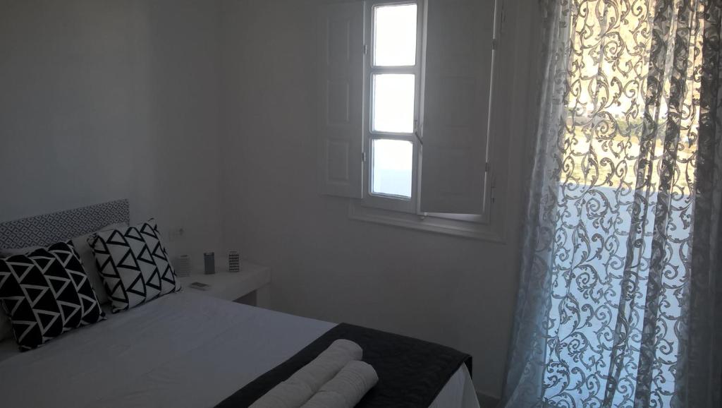 ALMA THERA Boutique Rooms - Perissa Santorini - 14