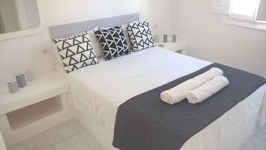 ALMA THERA Boutique Rooms - Perissa Santorini - 1