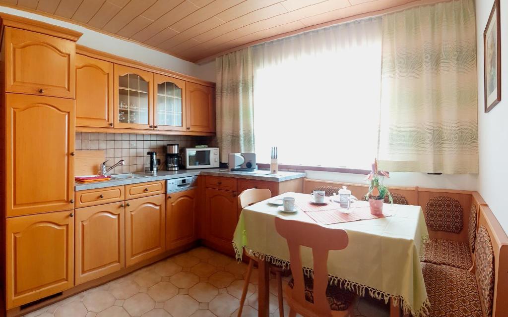 Kuchyň nebo kuchyňský kout v ubytování Bungalow & Apartments "Am Deber" Velden - Augsdorf