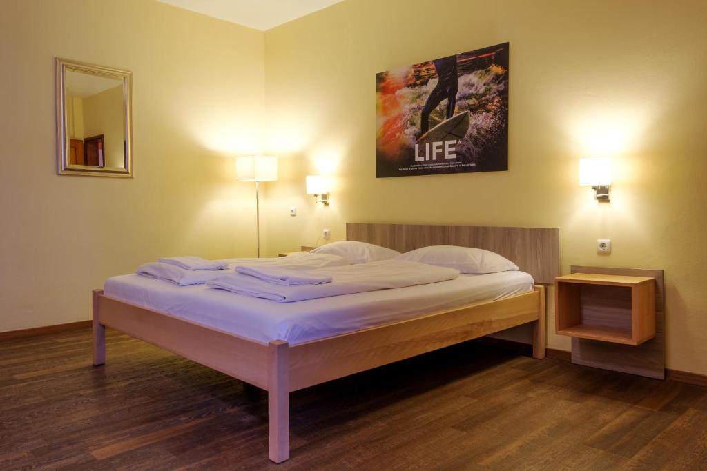 Euro Youth Hotel Munich - Double Room With Private Bathroom