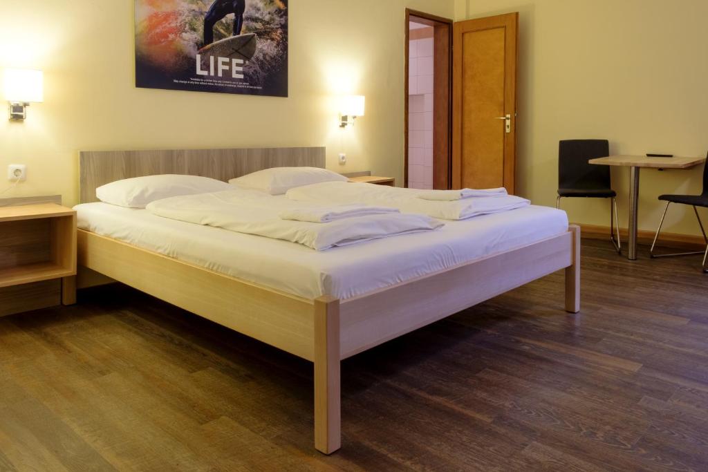 Euro Youth Hotel Munich - Double Room With Private Bathroom