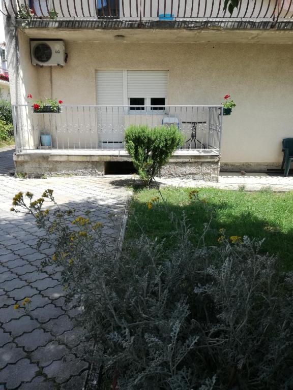Vonkajšia záhrada v ubytovaní apartman Kate