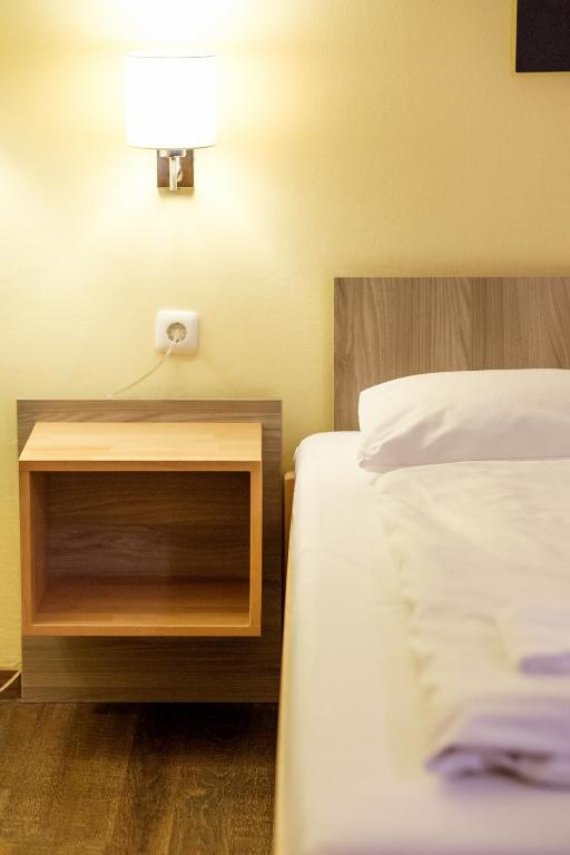 Euro Youth Hotel Munich - Twin Room With Shared Bathroom