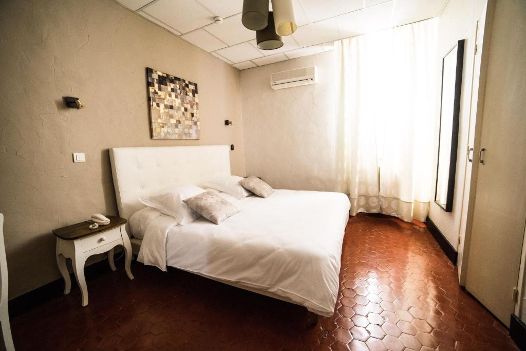 Logis Hôtel de Provence - Double Or Twin Room
