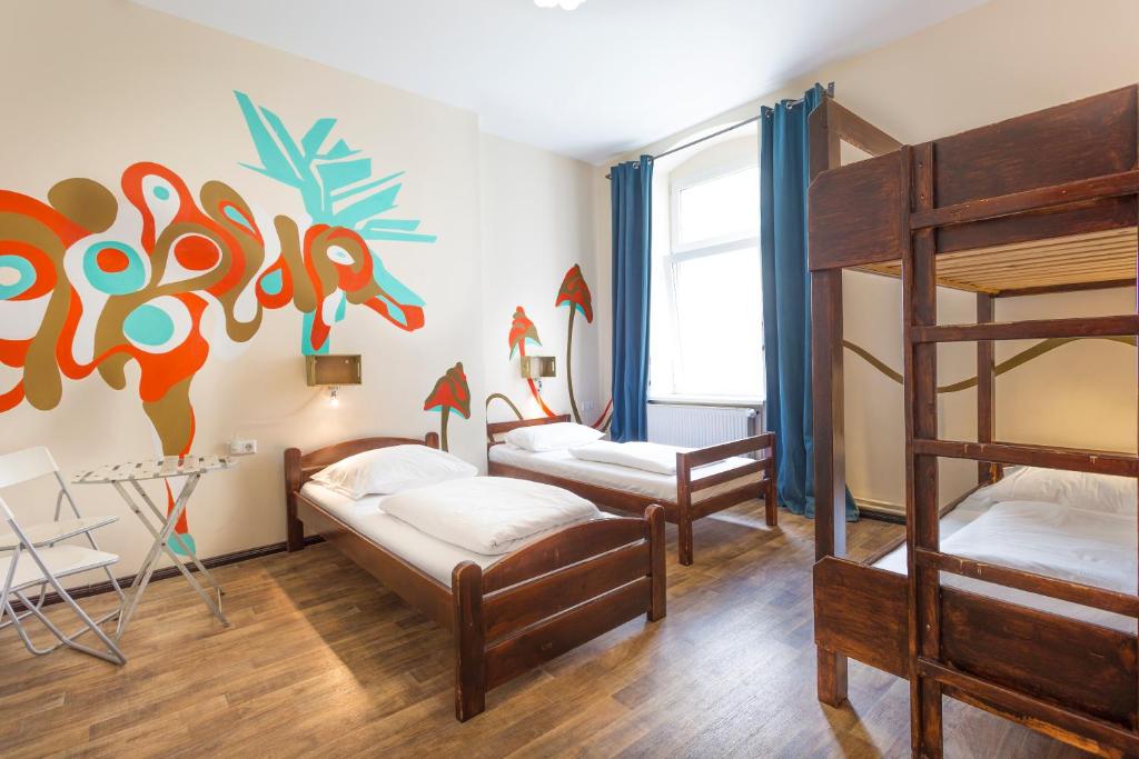 Postel nebo postele na pokoji v ubytování Sunflower Hostel Berlin