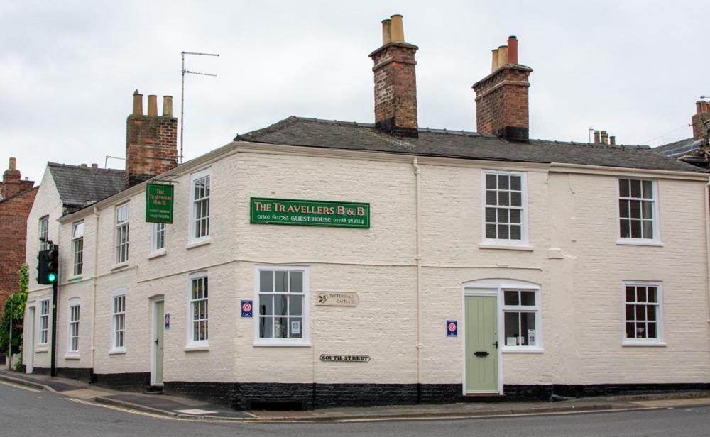 a white building on the corner of a street at The Traveller's B&B in Louth