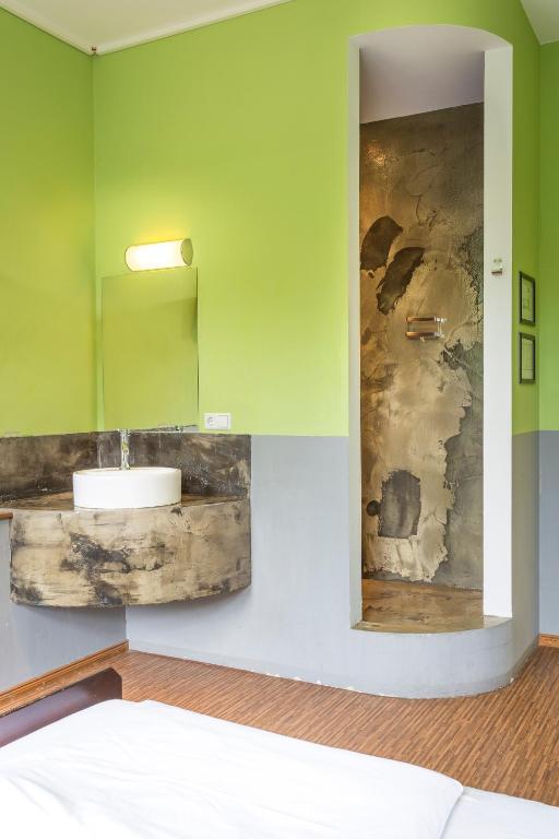 Postel nebo postele na pokoji v ubytování Sunflower Hostel Berlin