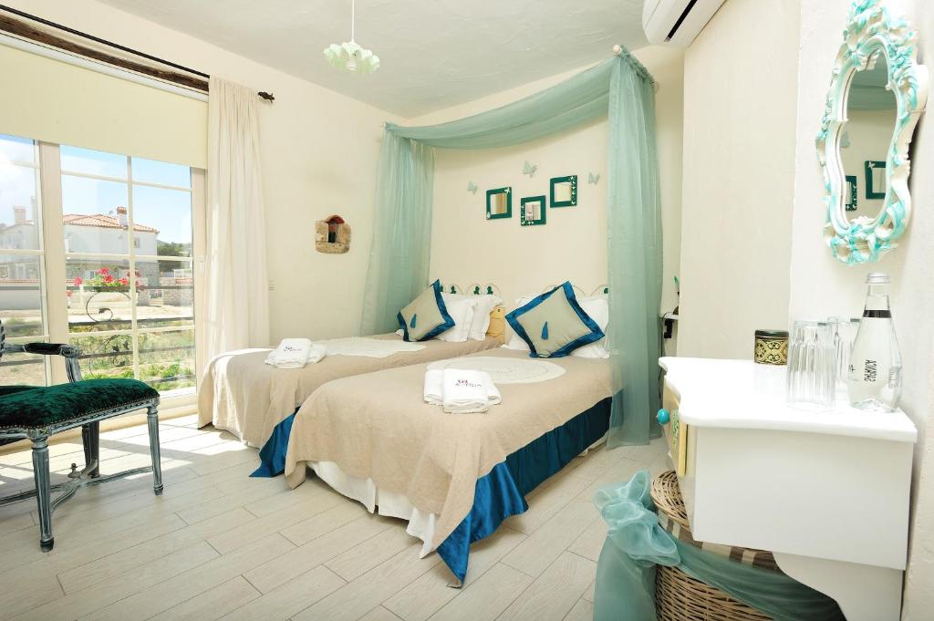 Postel nebo postele na pokoji v ubytování Alaçatı Sultan Konak Butik Otel ℳℛ Luxury Concept