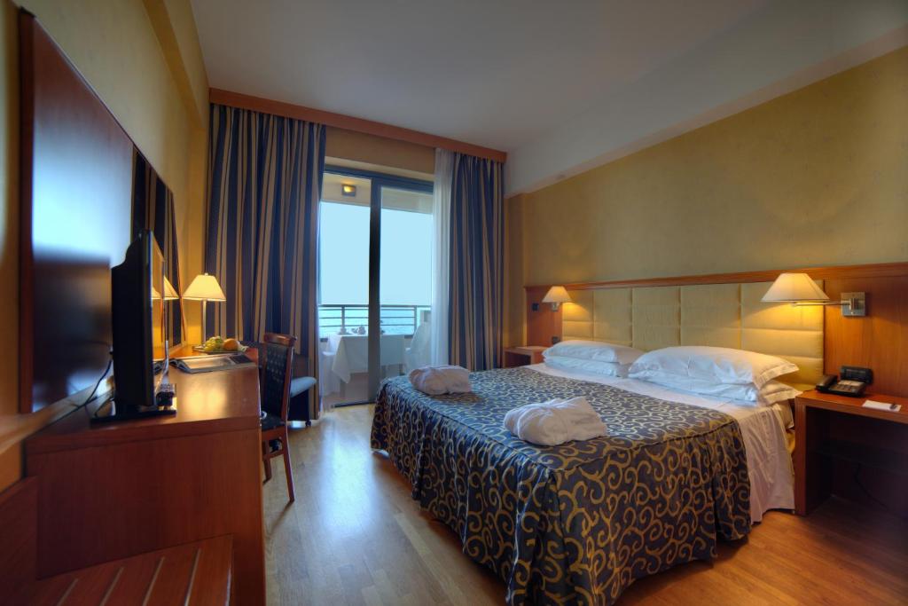 Postel nebo postele na pokoji v ubytování Hotel Nettuno