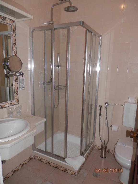 a bathroom with a shower and a sink at Solar de Mos in Lagos