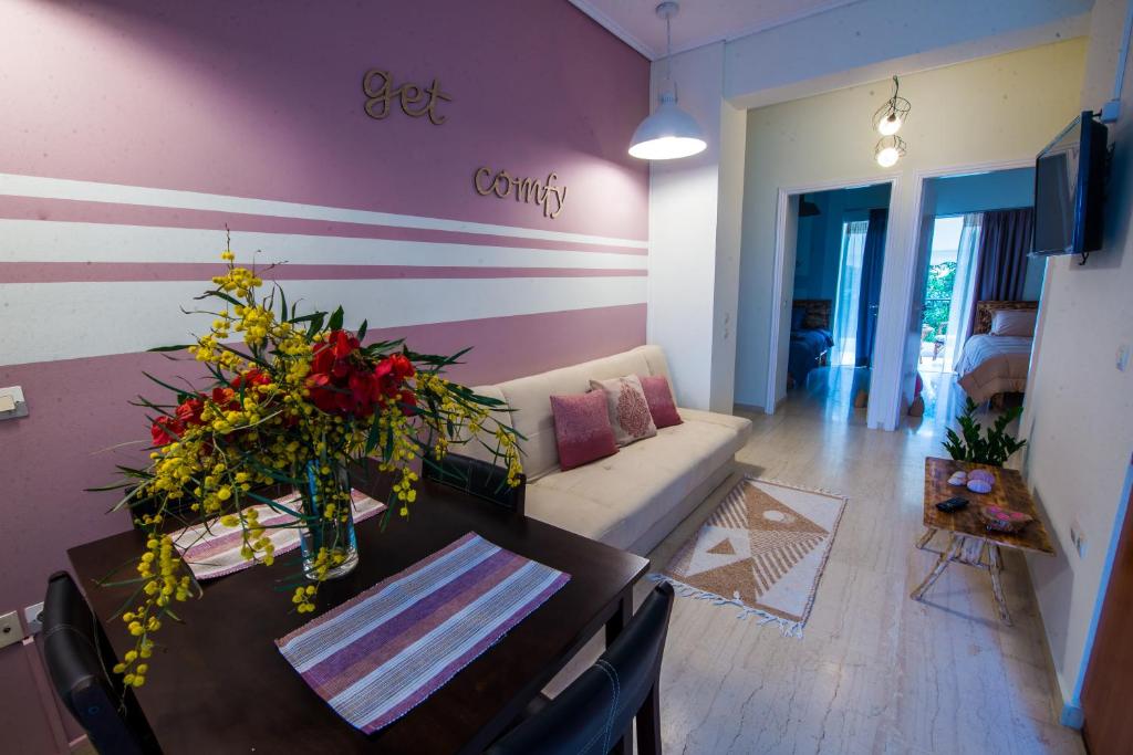 Μια τηλεόραση ή/και κέντρο ψυχαγωγίας στο Evie's apartment