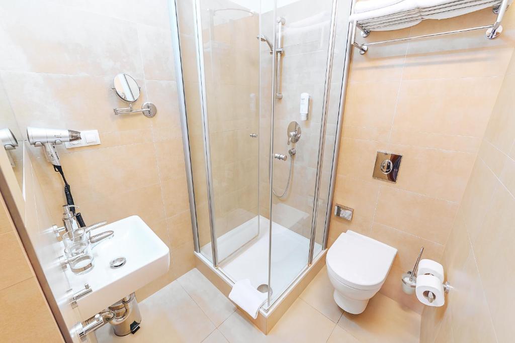 Koupelna v ubytování Hotel Biograf