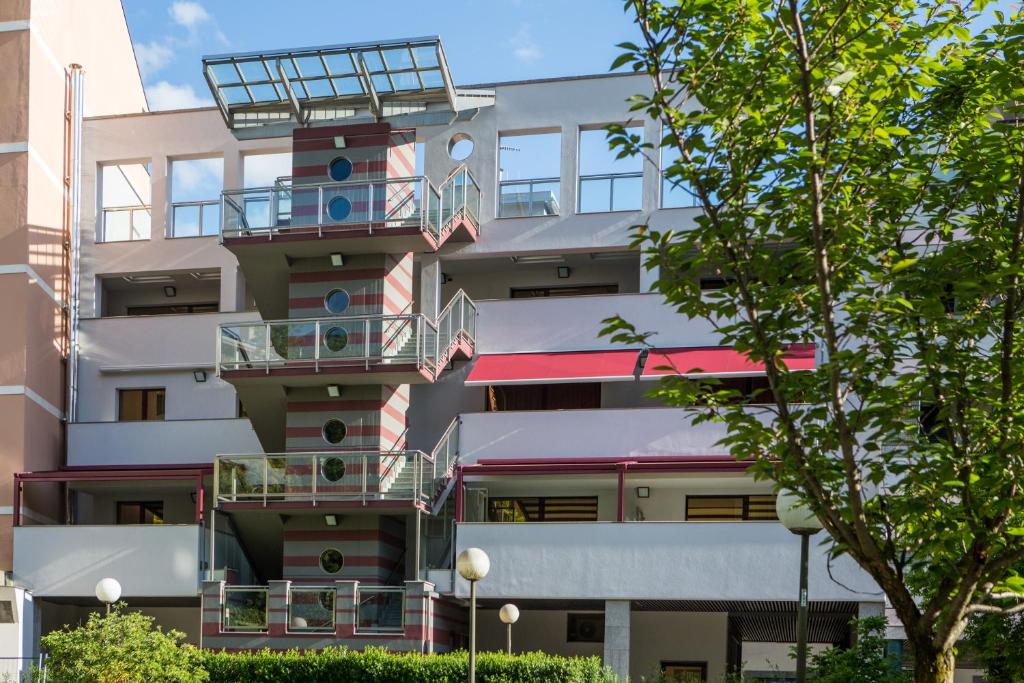 Budova, kde se aparthotel nachází