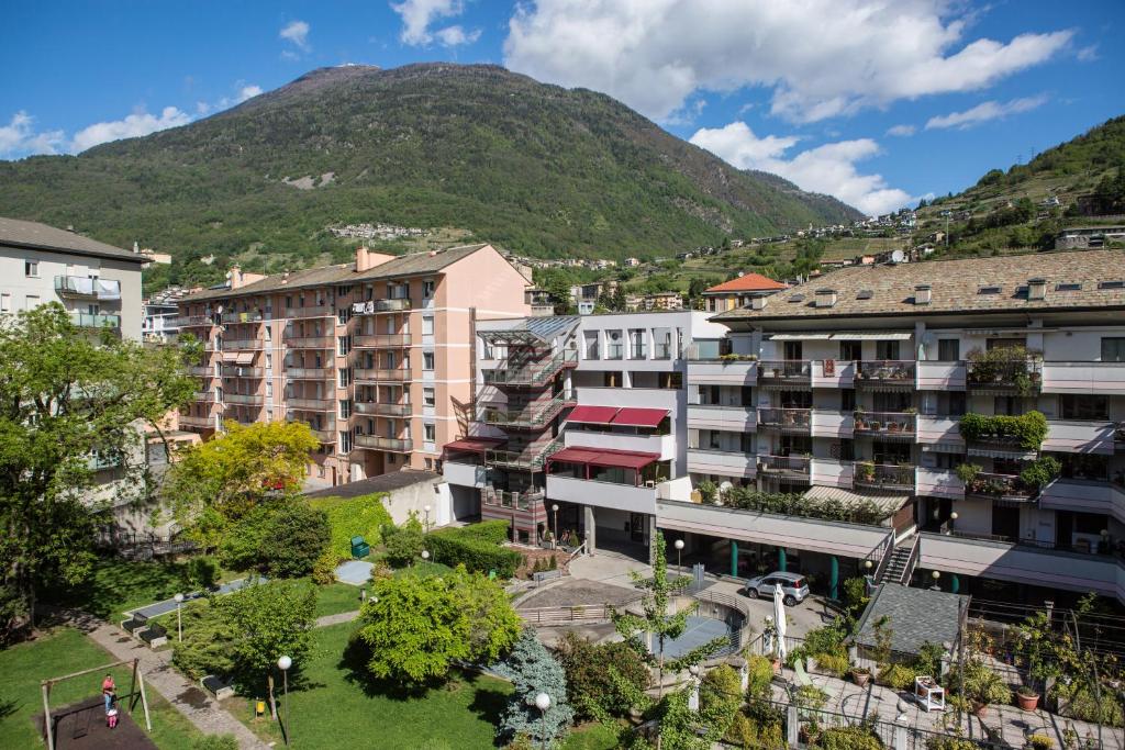 Nespecifikovaný výhled na hory nebo výhled na hory při pohledu z aparthotelu