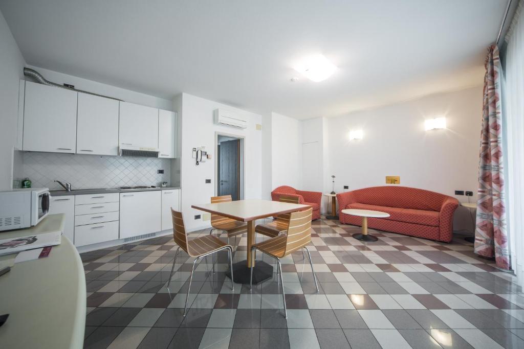 Kuchyň nebo kuchyňský kout v ubytování Piazzi House